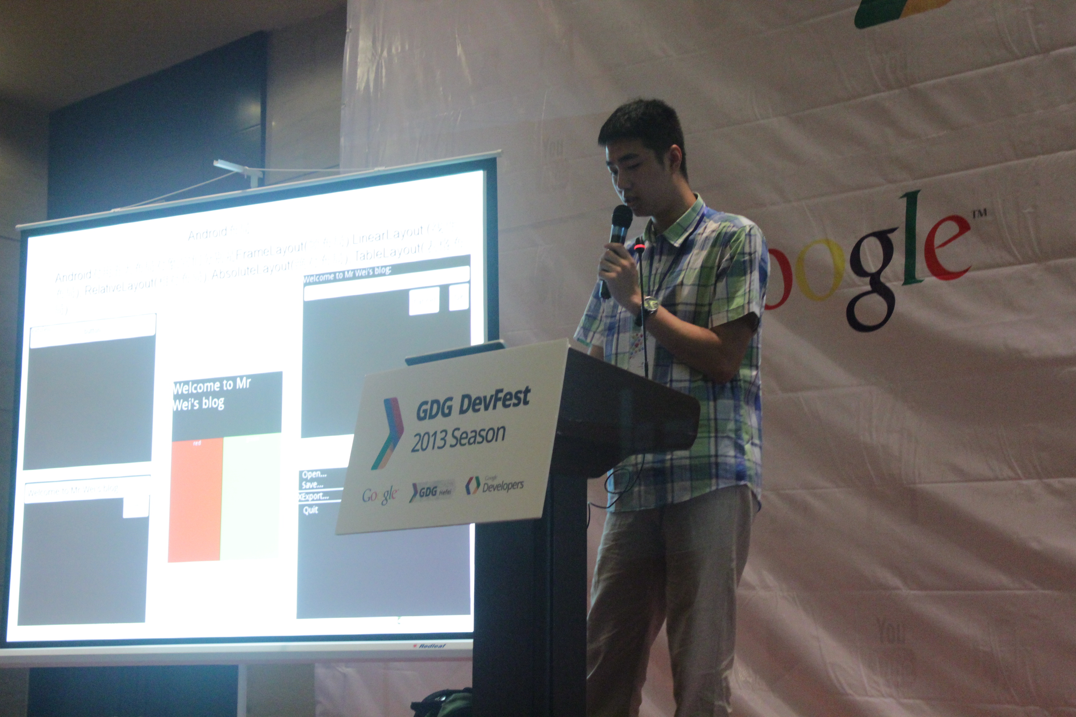 赵薏蘦在做演讲