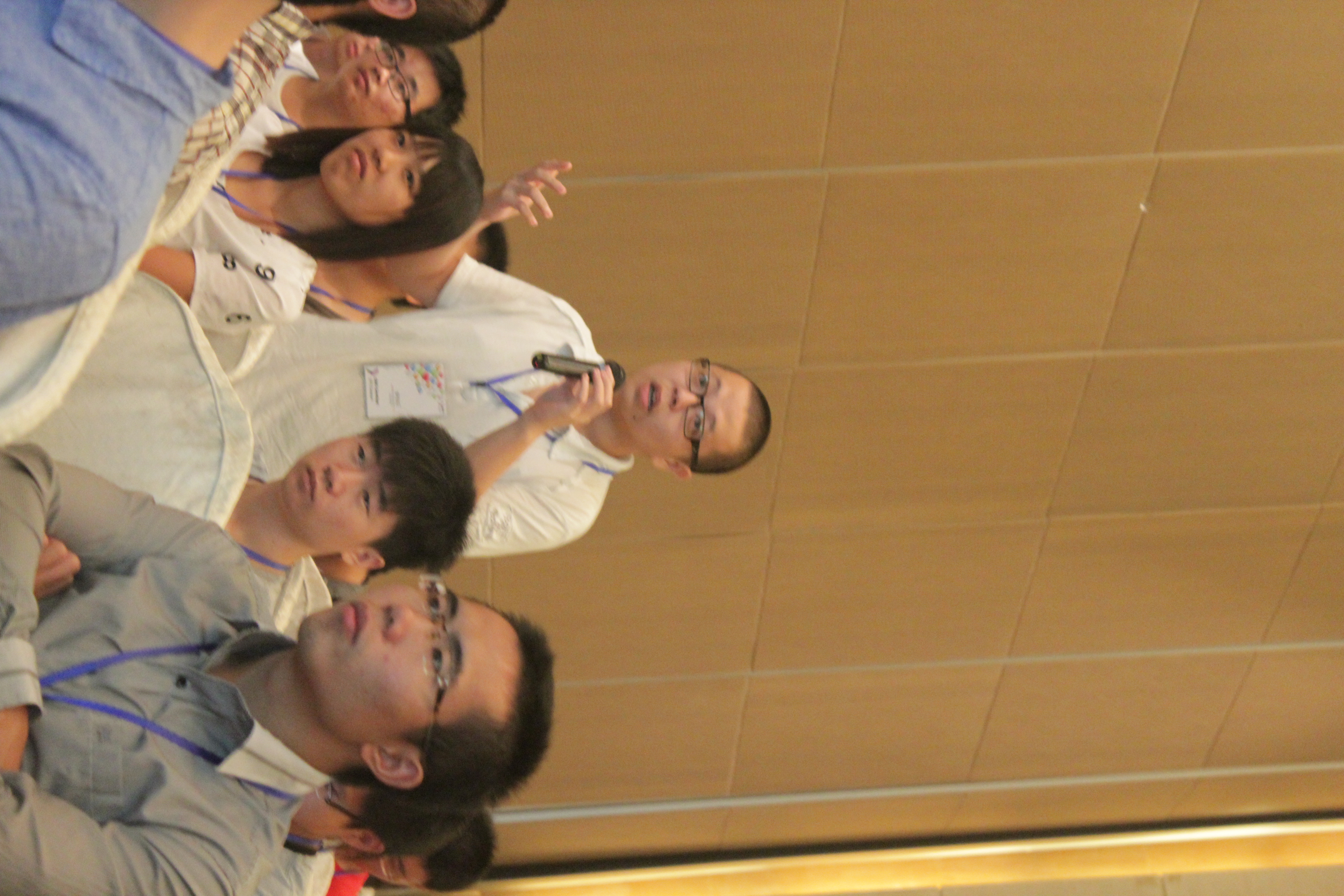 大家积极向赵薏蘦进行提问