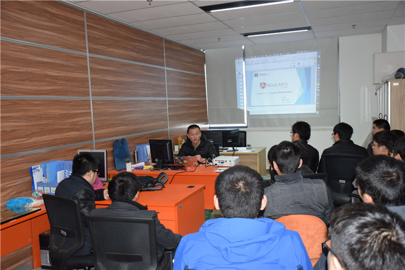 第一位嘉宾进行分享